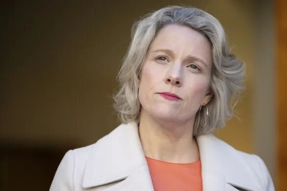 住房部长克莱尔·奥尼尔 (Clare O'Neil) 认为应尽一切努力确保澳大利亚年轻人拥有住房。