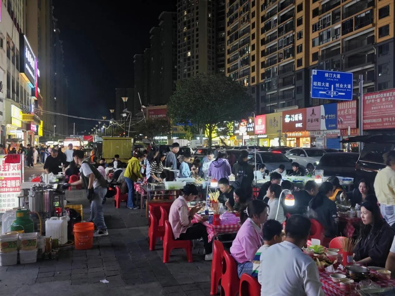 邵东市：国庆烟火旺 夜市好热闹