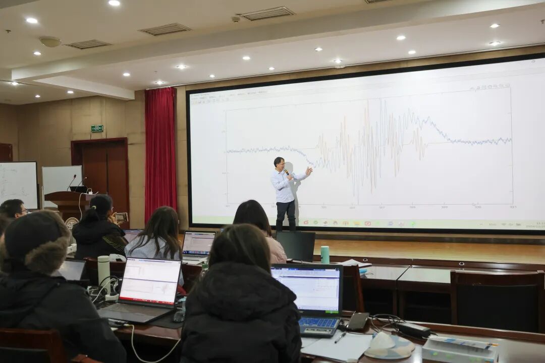 國儀順磁學(xué)院的2024！培育EPR英才，共赴創(chuàng  )新未來(lái)