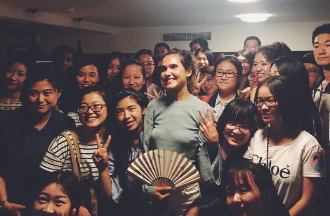 疫情声援中国,这个最爱中国的法国乐坛天后,也来《浪姐》了?