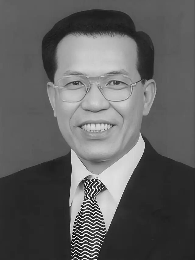 卢瑞华同志遗像。