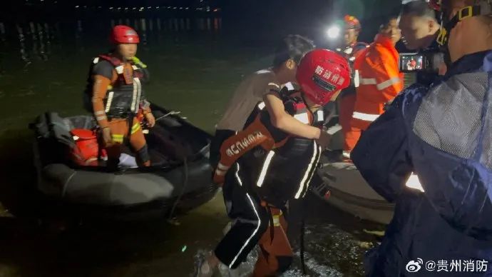 贵州翻船事件最新进展:84人落水,9人死亡、1人失联