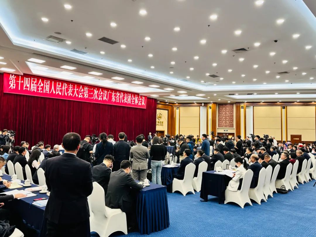 省委書記當場提議：你們可以到前面來