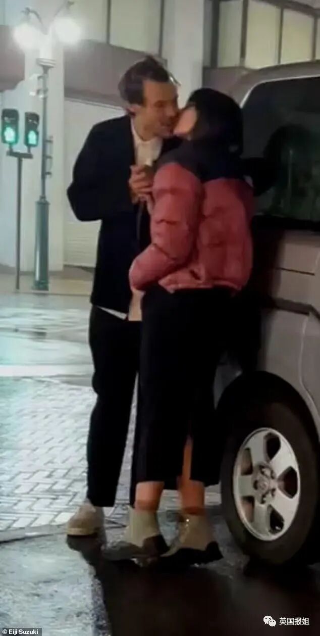 “好莱坞第一美胸”超模曝光新恋情！与顶流男星街头热吻，却遭大批网友辱骂？（组图） - 18