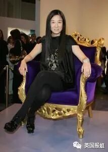 73岁华裔婚纱女王颜值引热议！庆生戴王冠穿吊带短裤，露出纤细大长腿（组图） - 37