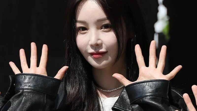 南奎丽现身电台上班路,状态美到像CG人物