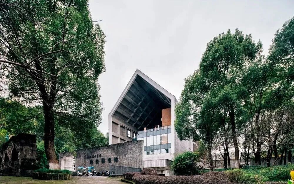 科学城迎新 | 四川美术学院新生入学指南来袭,请注意查收_校园_广场