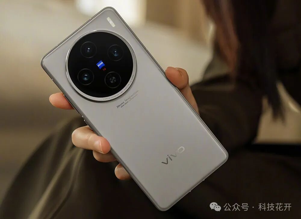 换手机不要瞎买，这4款经典旗舰，高配低价，可以用到2029年