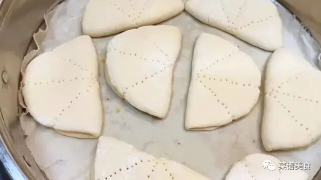 月亮馍的做法，教你在家做出面饼暄软的月亮馍