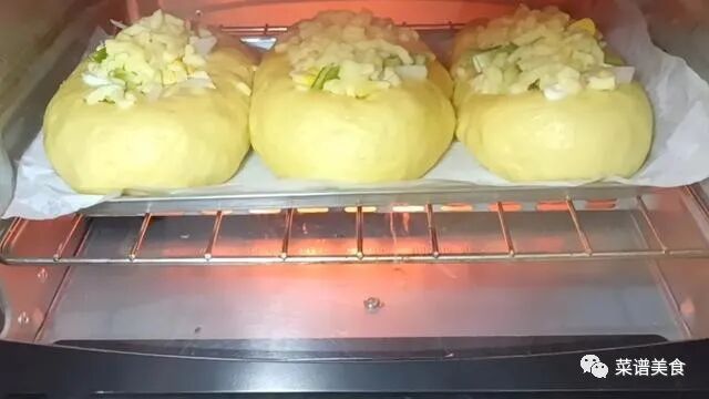 面包皮萨做法，比正宗披萨还好吃，暄软拉丝！