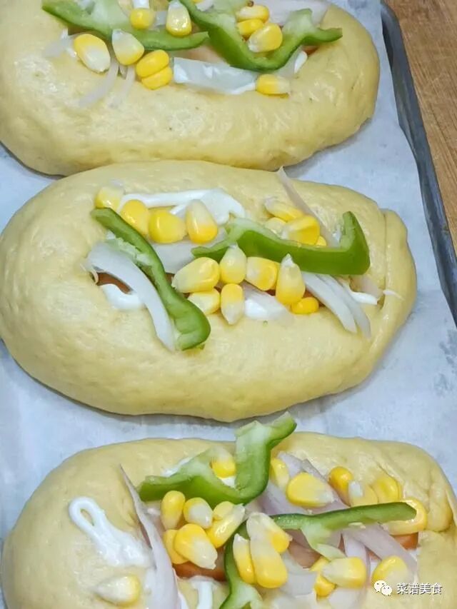 面包皮萨做法，比正宗披萨还好吃，暄软拉丝！