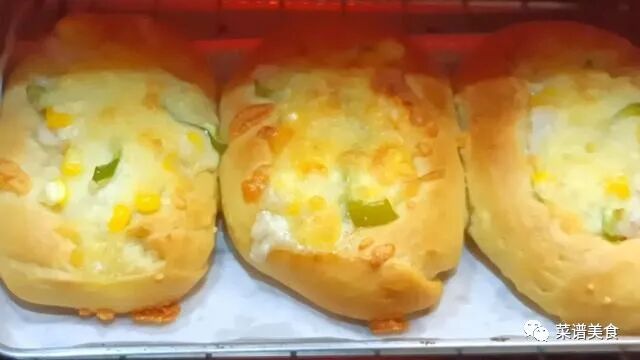 面包皮萨做法，比正宗披萨还好吃，暄软拉丝！