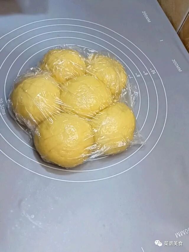 面包皮萨做法，比正宗披萨还好吃，暄软拉丝！