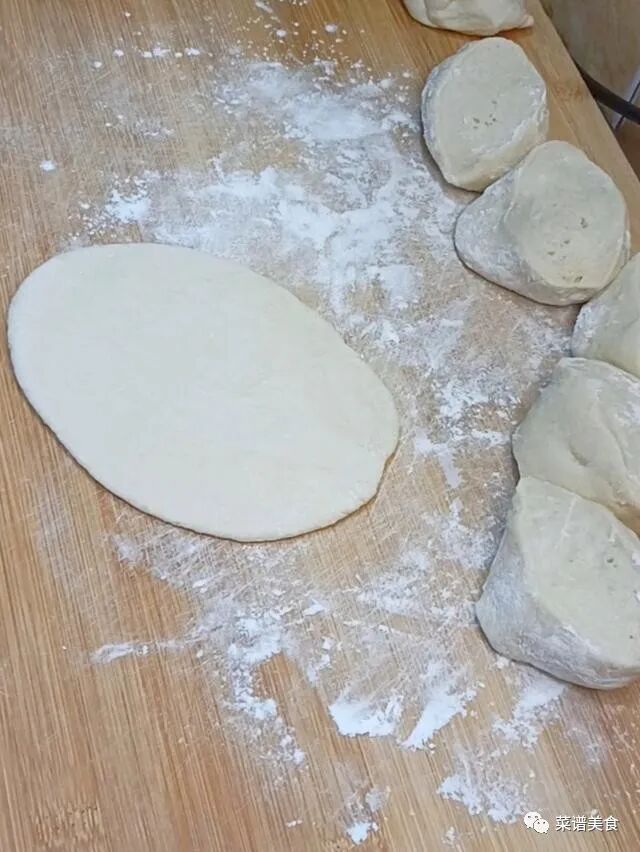 月亮馍的做法，教你在家做出面饼暄软的月亮馍