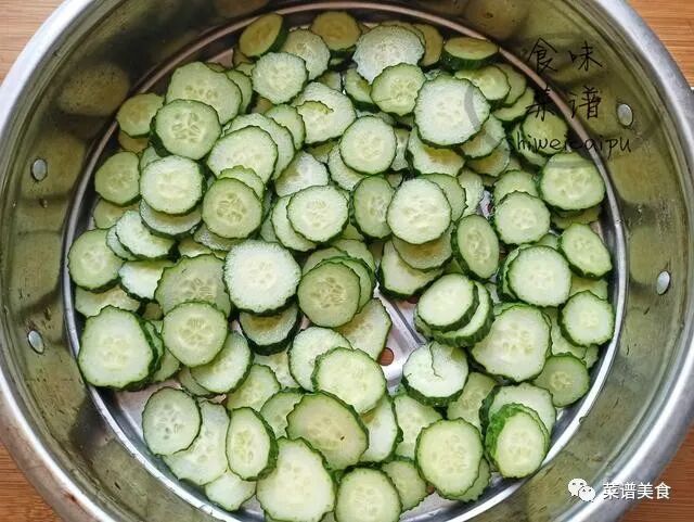 腌黄瓜怎么腌才好吃，用这个方法，俩小时就能吃，脆爽可口
