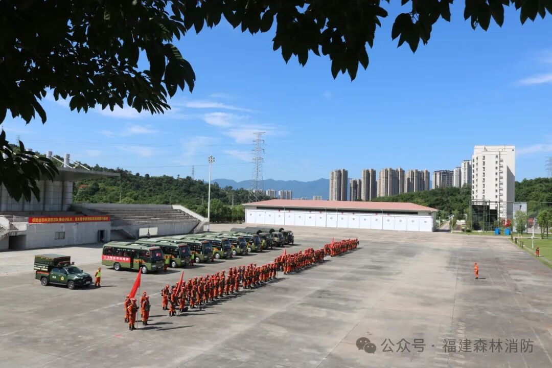福建福州:常备不懈抓战备 灭火拉动练能力