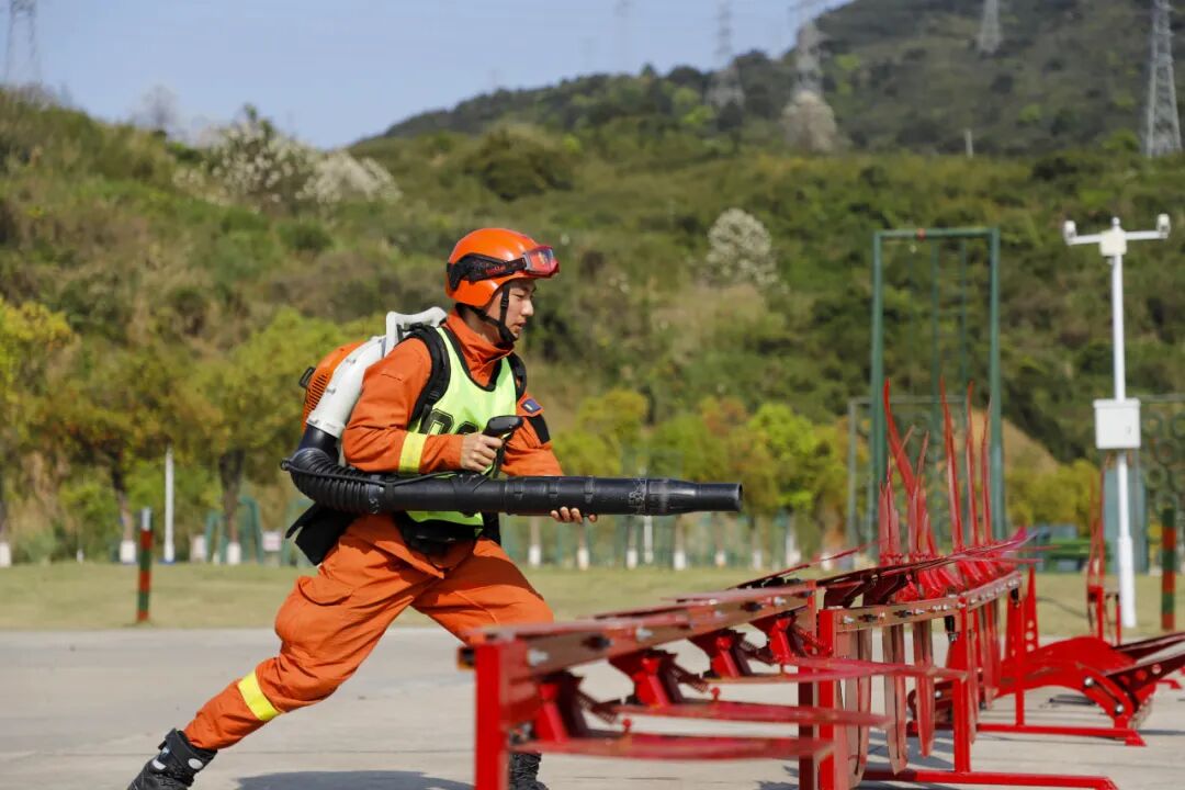 福建省森林消防总队圆满完成2023年新招录消防员入职教育训练检查考核