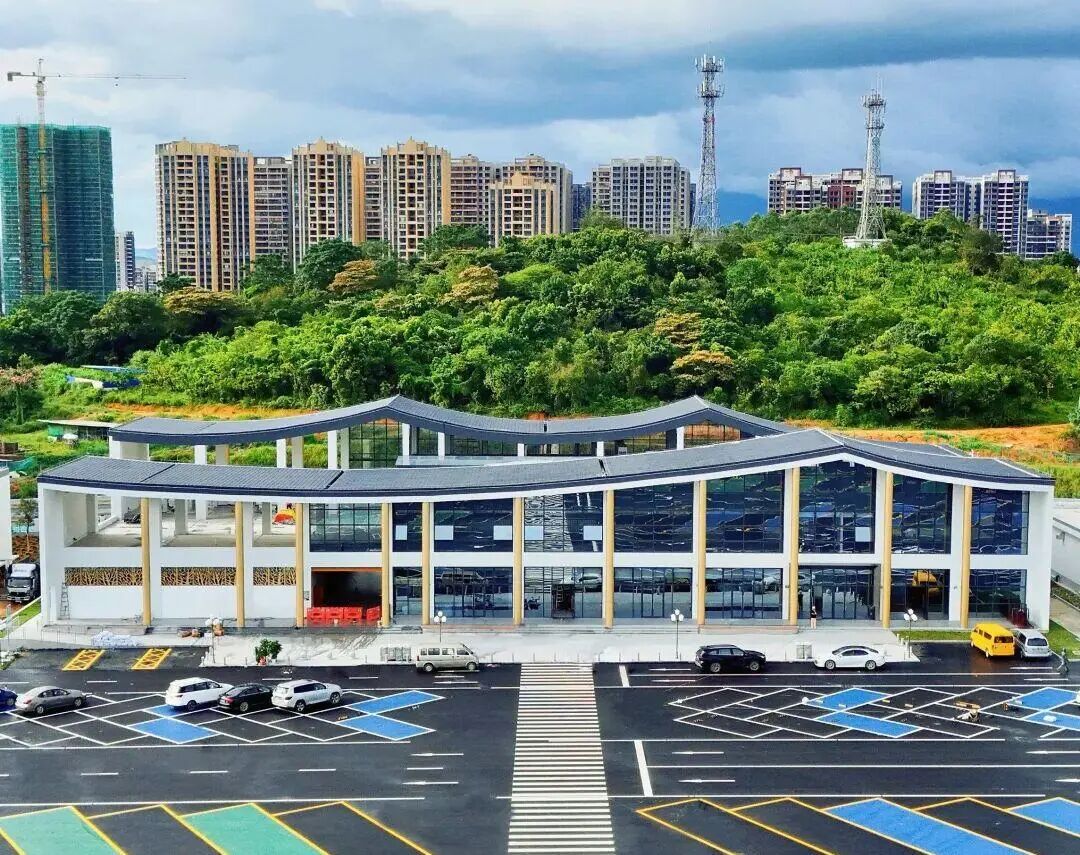 提前出发的人凌晨5点堵在路上
