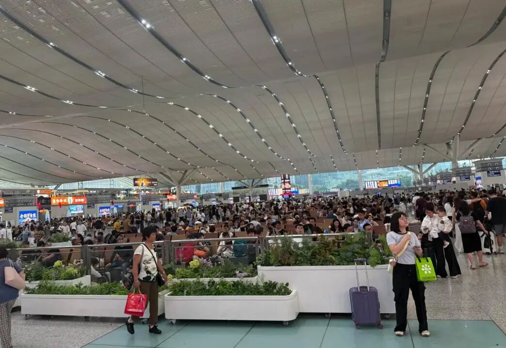 提前出发的人凌晨5点堵在路上,提前出发的人 凌晨5点堵在路上