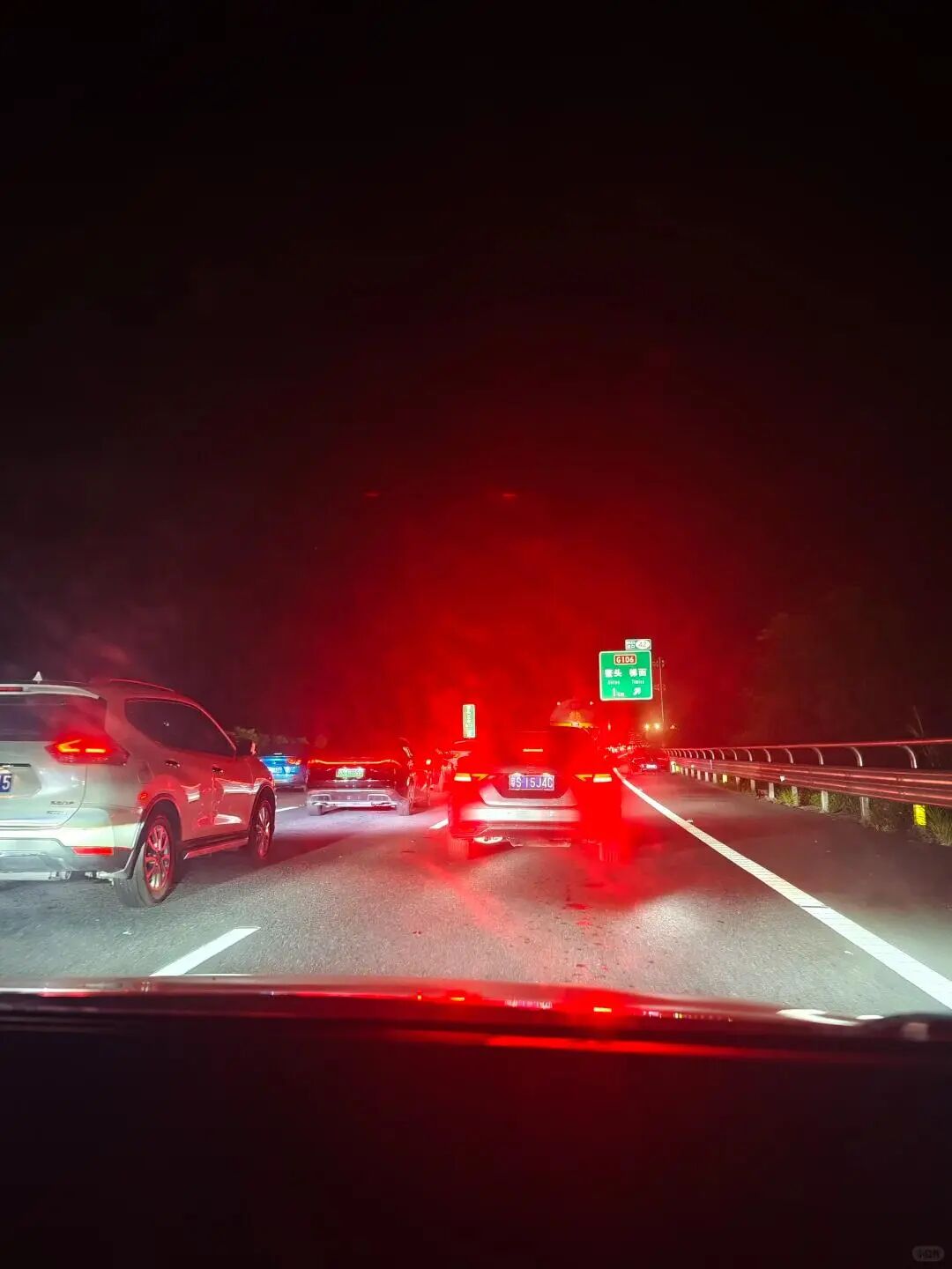 提前出发的人凌晨5点堵在路上