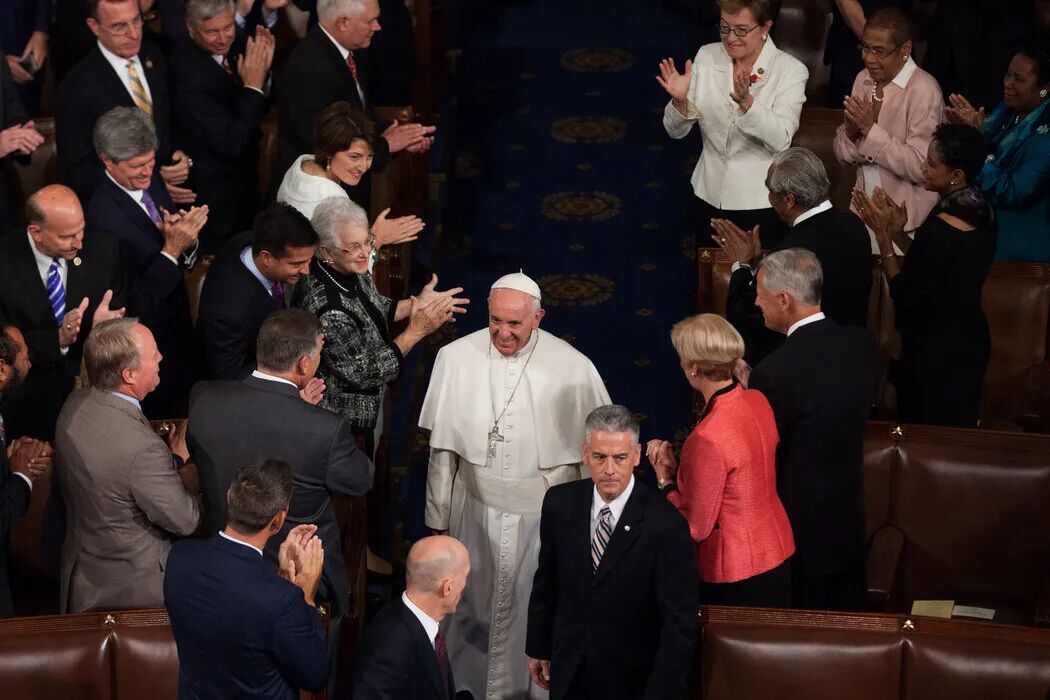 方济各2015年在美国国会发表讲话，让他成为第一位这样做的教宗。