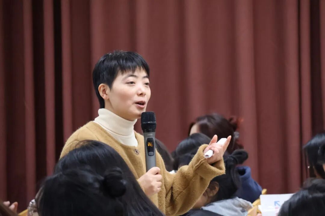 我校开展“沟通与人际沟通”讲座