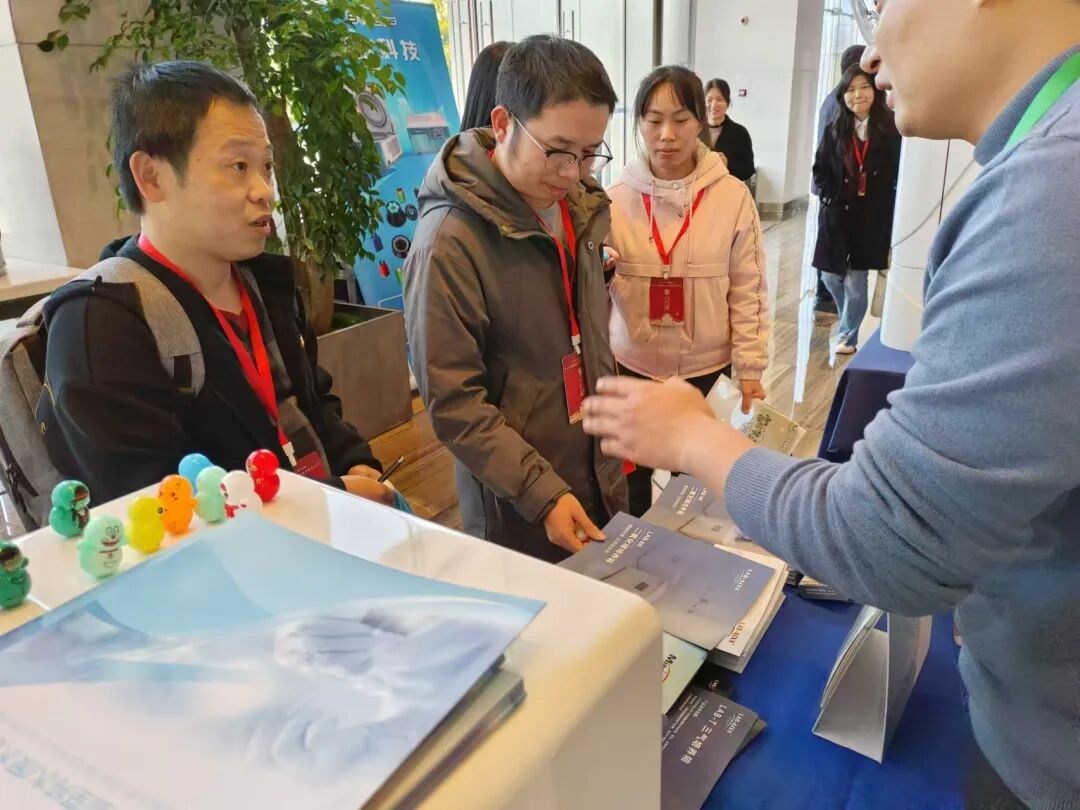 2024年度中國科學(xué)儀器渠道對接及廠家聯(lián)盟發(fā)展大會現(xiàn)場，B35展臺等你！