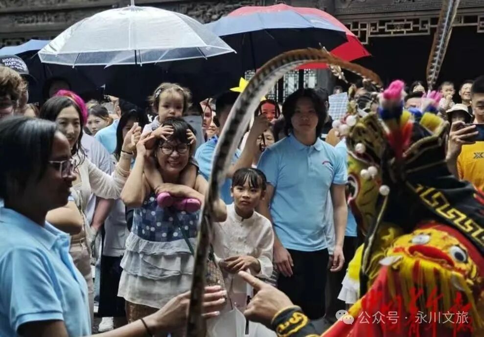 石笋山景区推出蓝莓,杨梅优惠采摘活动,蓝莓园,杨梅园入园门票均降至