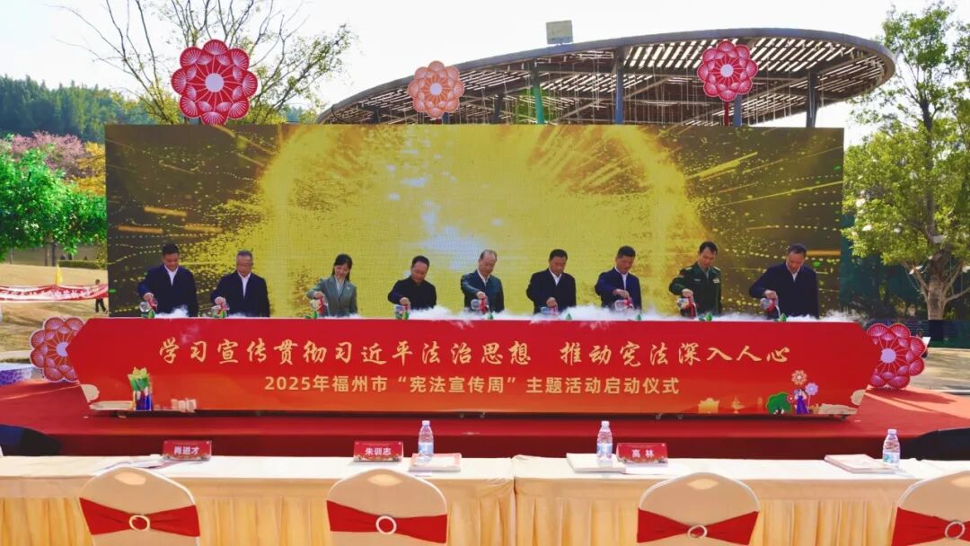 _福建蒲公英地产是什么单位_人体彩绘模特亮相旅游节引围观