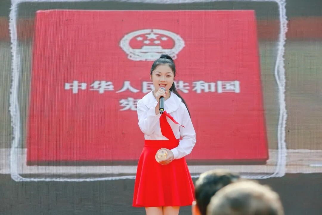 _人体彩绘模特亮相旅游节引围观_福建蒲公英地产是什么单位
