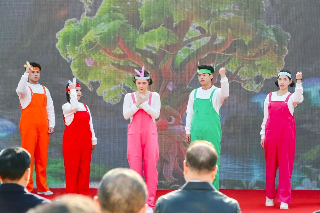 福建蒲公英地产是什么单位__人体彩绘模特亮相旅游节引围观