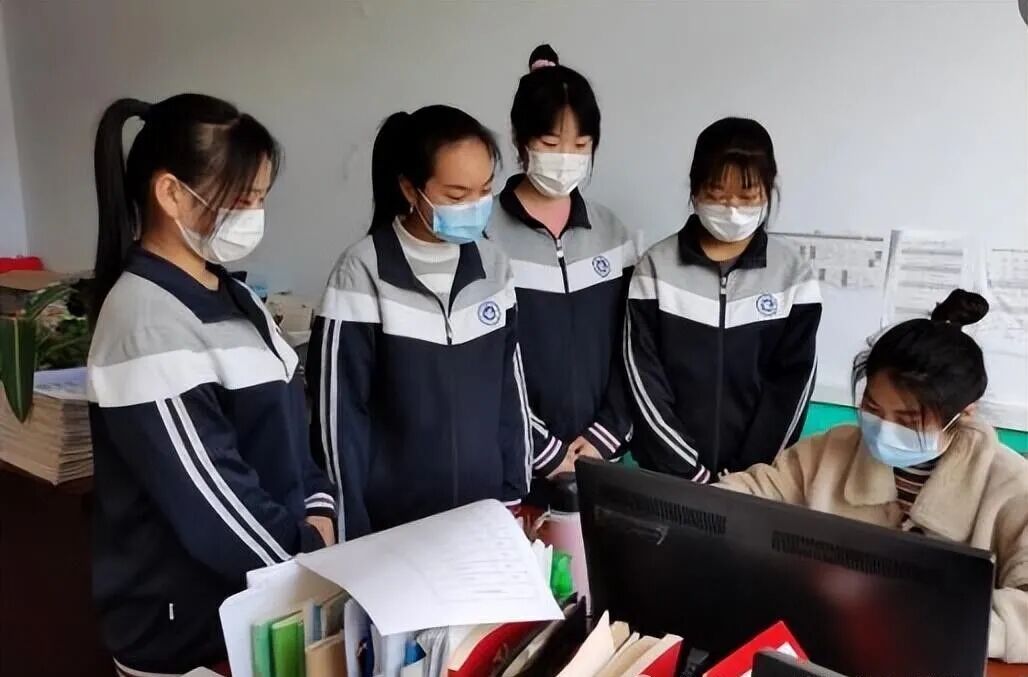 学生在技校的生活中可以说是纸醉金迷,他们在学校中根本就没有学习的