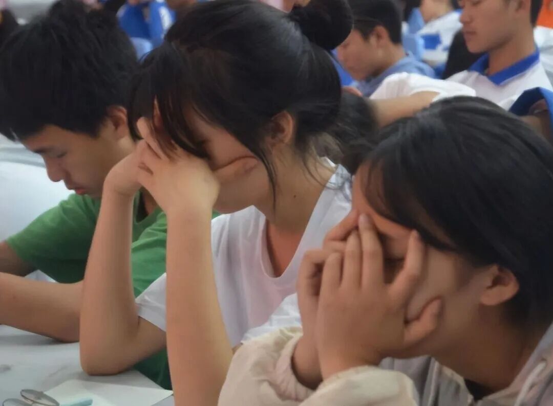 学生在技校的生活中可以说是纸醉金迷,他们在学校中根本就没有学习的