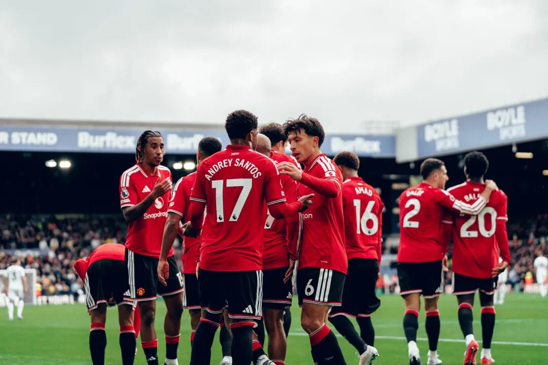 United celebrate Bryan Mbeumo's goal.