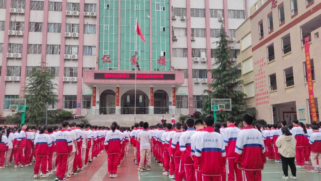 乳虎啸谷,百兽震惶!"江口县第三中学学生肖芷涵说.