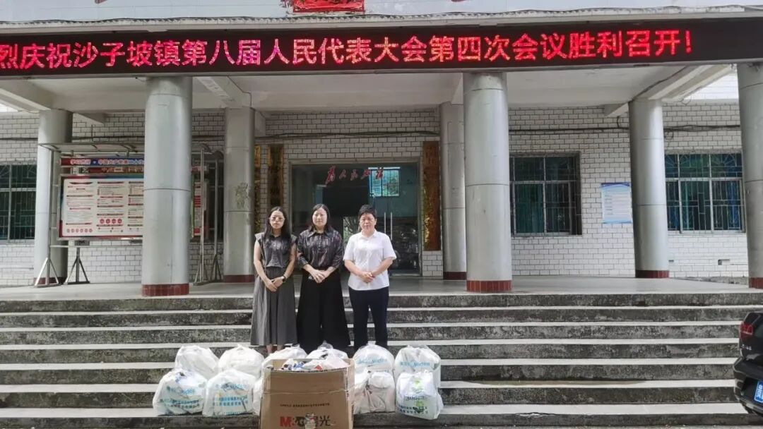 情暖童心 爱伴成长丨印江自治县妇联携手爱心企业开展未成年人关爱活动