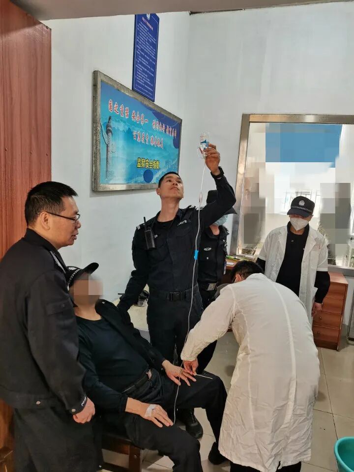 英山监狱丨多方联动紧急抢救突发疾病警察
