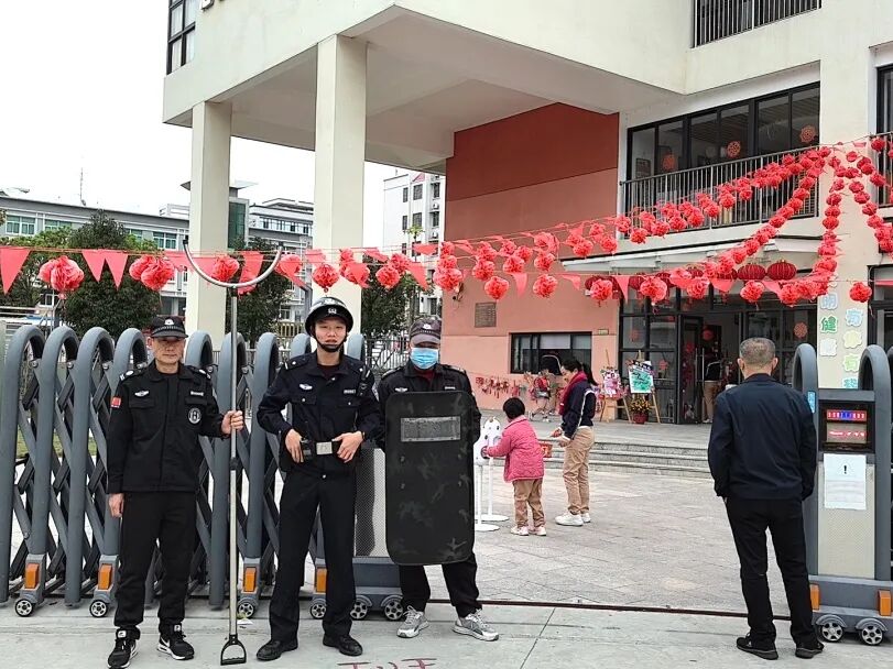 汕头公安警力全开从心出发平安护航开学季