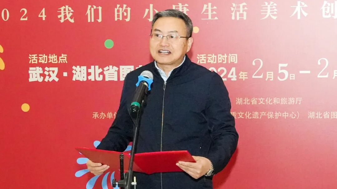 领导嘉宾合影留念省委宣传部副部长蔡静峰宣布展览开幕