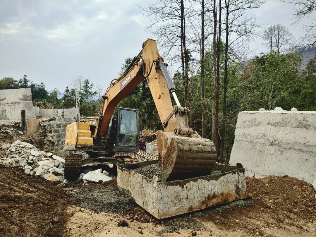 群众无偿让地，铺出弄岗“田园诗路”_群众无偿让地，铺出弄岗“田园诗路”_