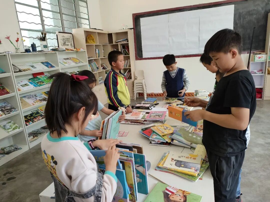 图书馆助力乡村振兴__乡村公益书屋