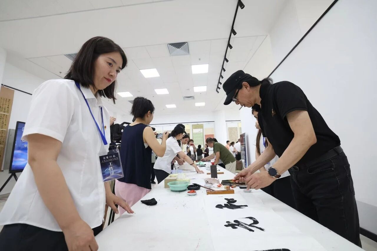“电影人公益示范行”中国电影家协会文艺志愿服务走进内蒙古通辽 第14张