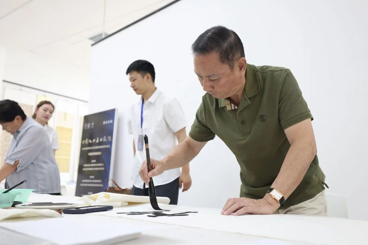 “电影人公益示范行”中国电影家协会文艺志愿服务走进内蒙古通辽 第12张