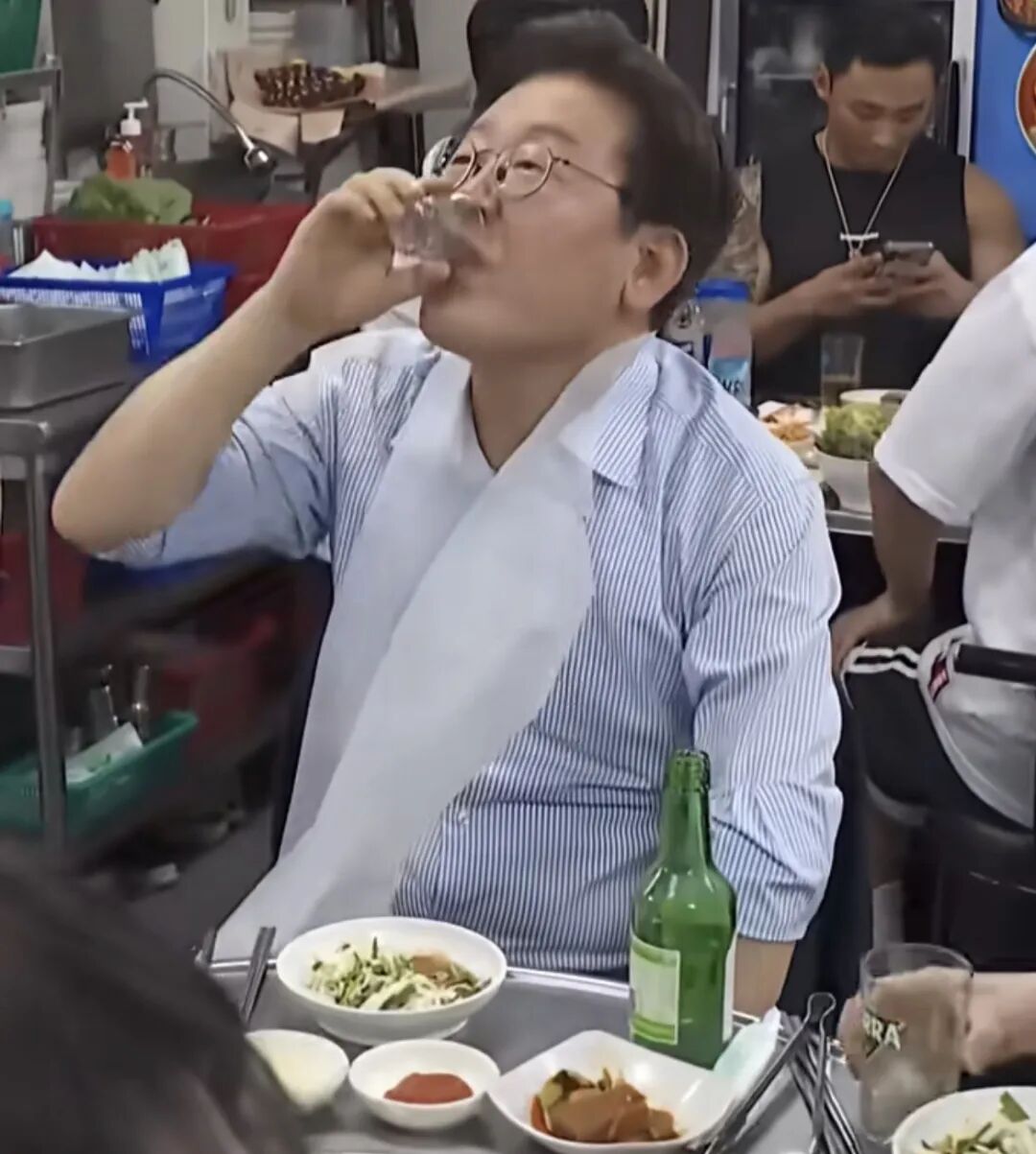 李在明罕见下馆子