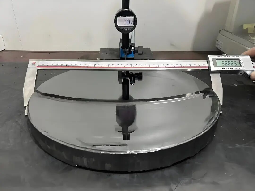 图片来源：天成半导体“图为14英寸碳化硅原生晶锭”