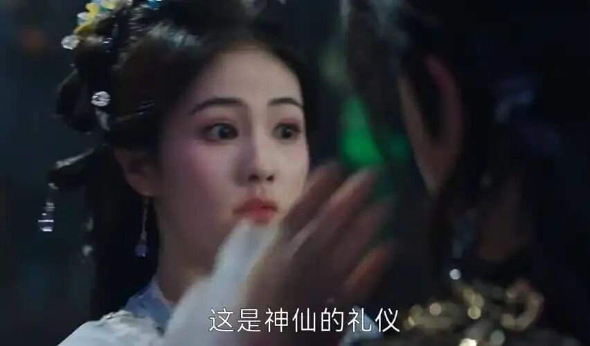 同样都是网红出身，为何白鹿能一跃变成流量小花？