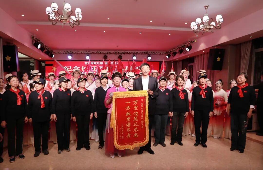 赓续西路军红色血脉 厚植新时代拥军情怀——喜迎红西路军后代，丹霞大酒店举办欢迎晚会（图16）