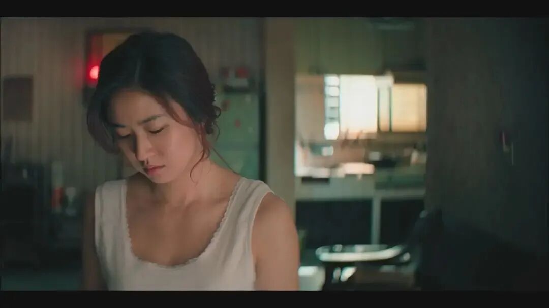 女神的处女作电影《女孩》，青春的伤痛，逃离