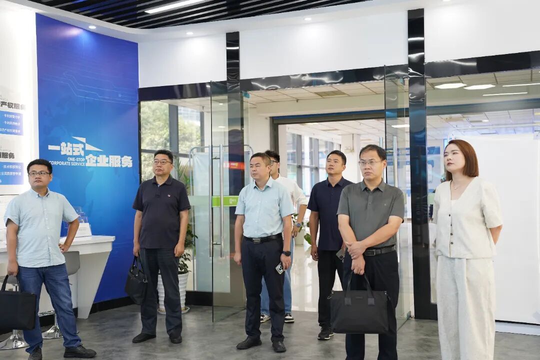 淮北市人力资源和社会保障局一行莅临易恒云创及旗下园区参观调研(图2)