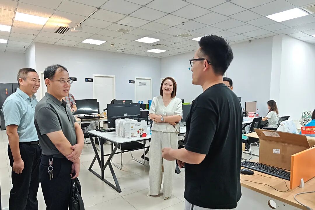 淮北市人力资源和社会保障局一行莅临易恒云创及旗下园区参观调研(图5)